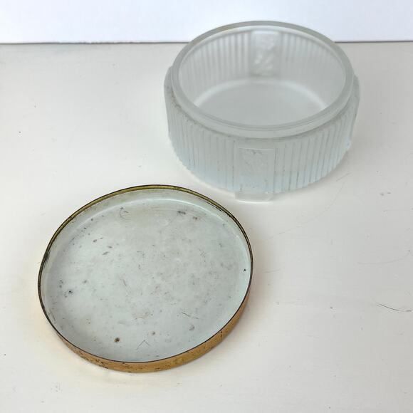 Vintage Ribbed Satin Glass Powder Vanity Jar Trinket Box - Picture 5 of 7